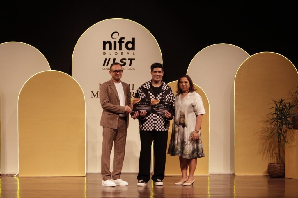 Manish Malhotra at NIF Global Mumbai fashion design institute in Mumbai student award event